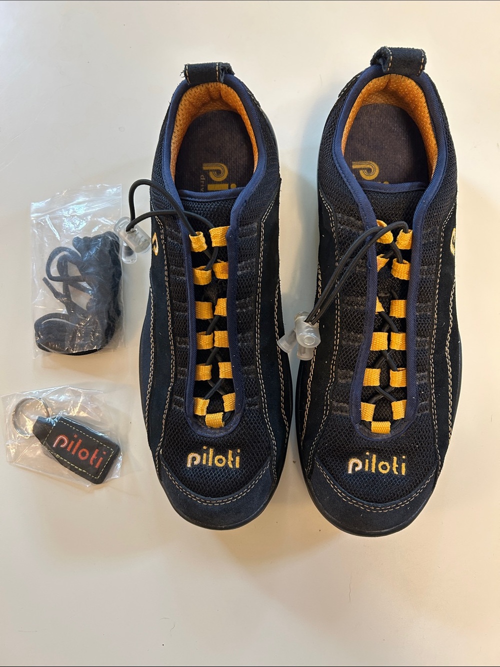 Piloti Men’s Athletic Shoes with key chain. Like new.